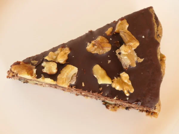 Part de tarte de moelleux aux noisettes
